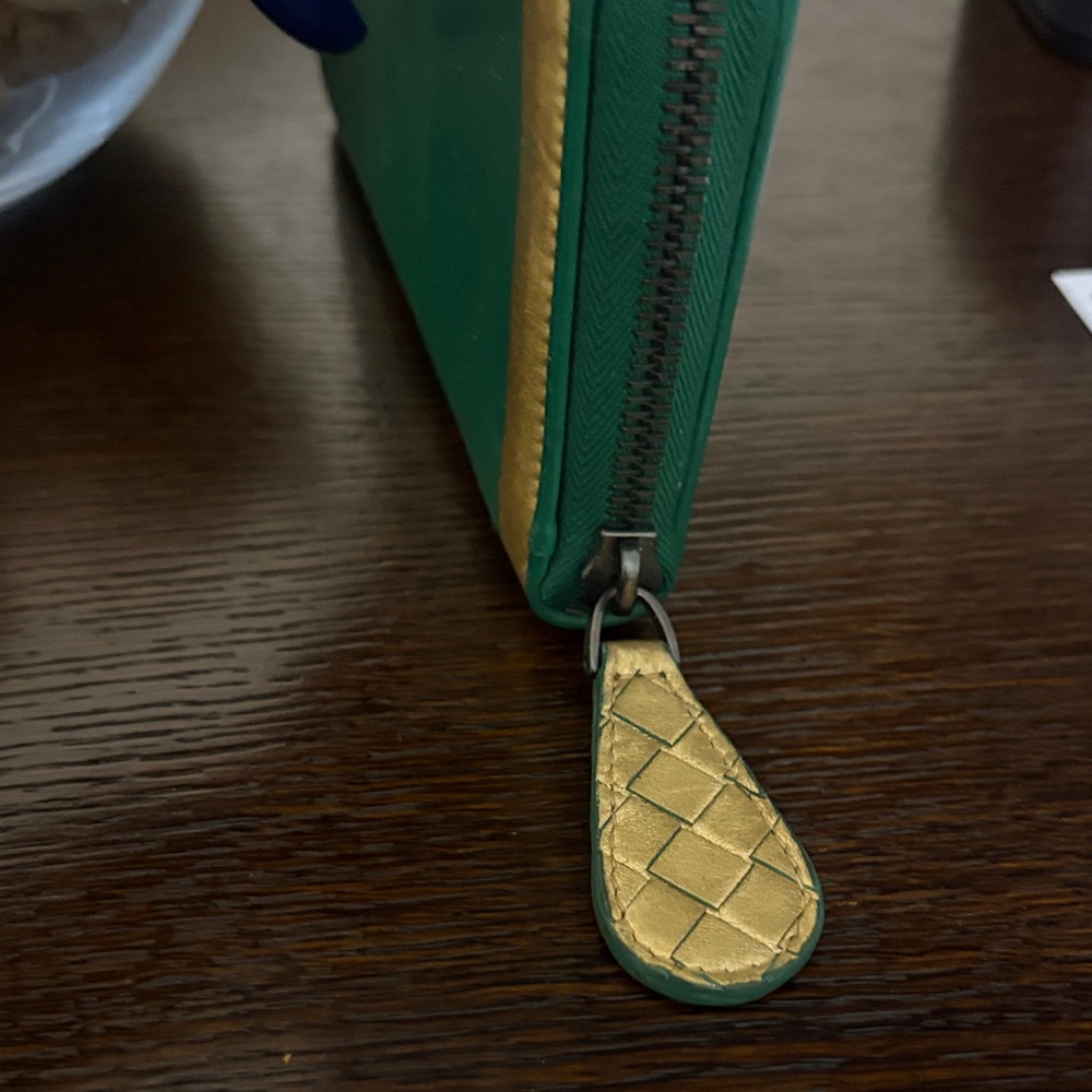 Bottega Veneta Green & Gold Zip Around Wallet - Made in Italy - Picture 2 of 10